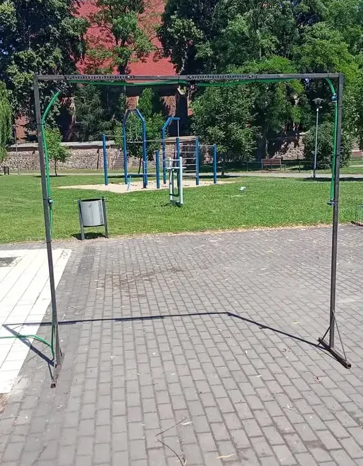 Bramki z wodą na weekend przeniesione na plażę i rynek w Dolsku