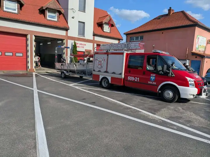 Pierwsze ćwiczenia na łodzi – nowy sprzęt ratowniczy w Dolsku