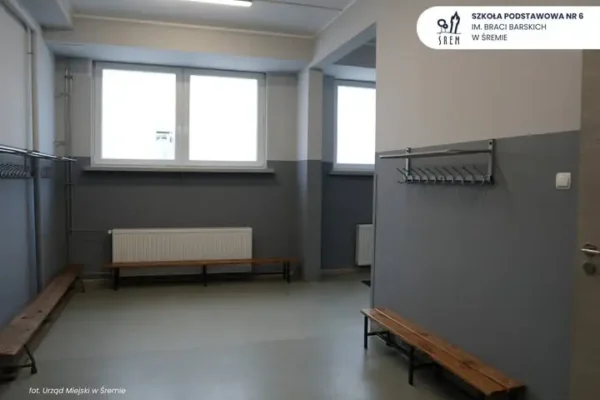 Wakacyjne remonty w śremskich szkołach – odświeżone sale i korytarze na wrzesień