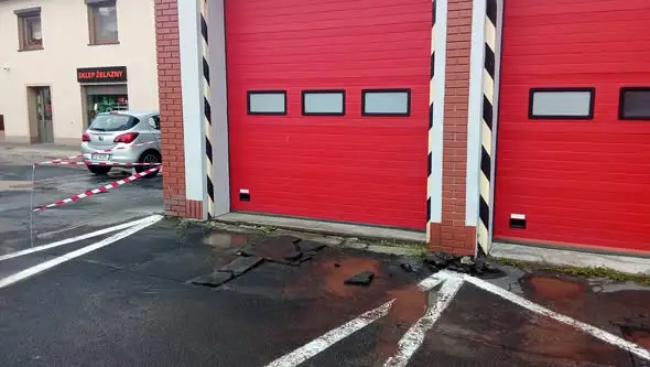 Prace przy remizie w gminie – powstaną podjazdy z kostki brukowej