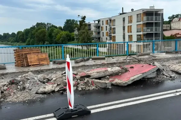 Remont mostu w Śremie: trwają roboty rozbiórkowe, objazdy obowiązują