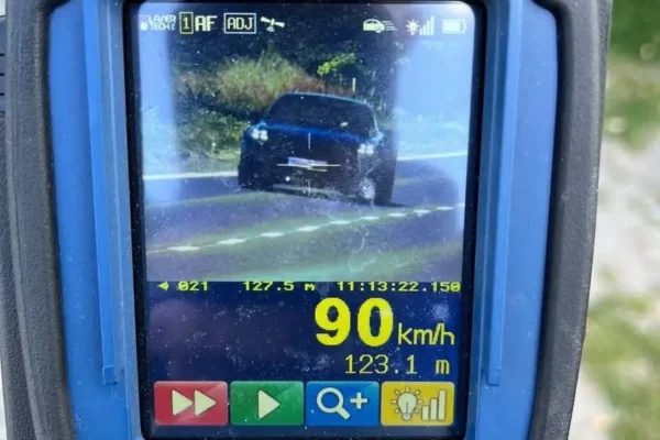 Weekend na drogach powiatu śremskiego: wypadek pod Jaszkowem i rekordowe mandaty za prędkość