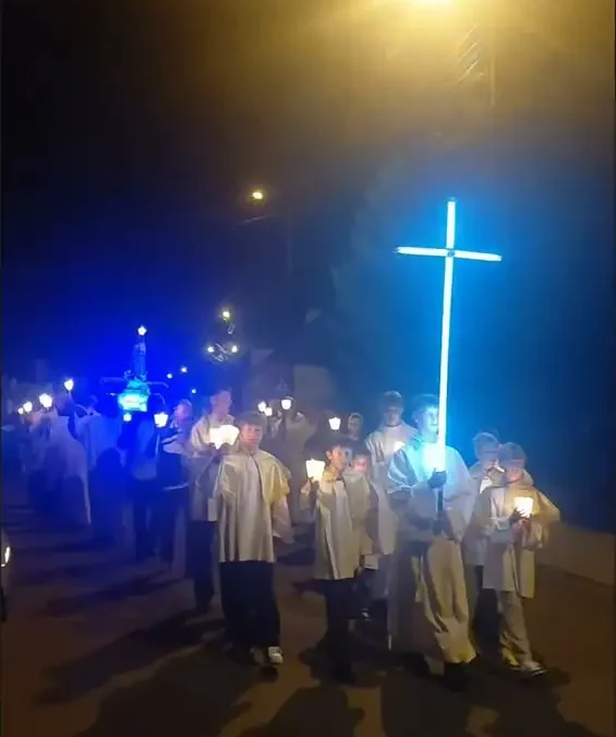 Procesja światła w Śremie. Wierni zawierzyli miasto Matce Bożej