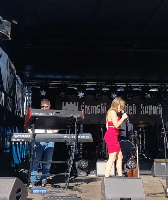 Monika Susłyk Band na scenie nad Jeziorem Grzymisławskim – relacja z koncertu