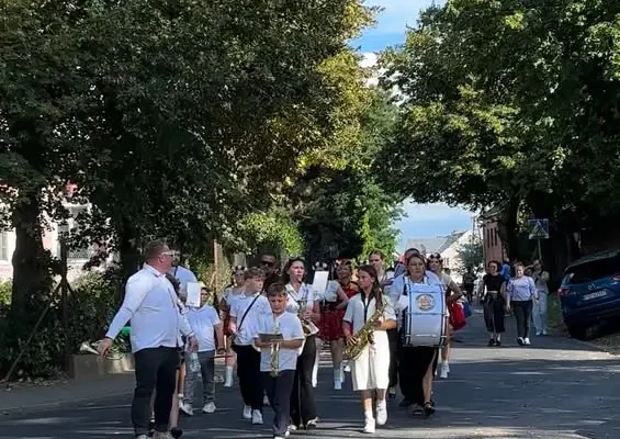 Dożynkowy korowód przeszedł ulicami Dolska. Rozpoczęło się Święto Plonów