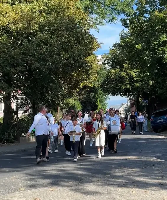 Dożynkowy korowód przeszedł ulicami Dolska. Rozpoczęło się Święto Plonów