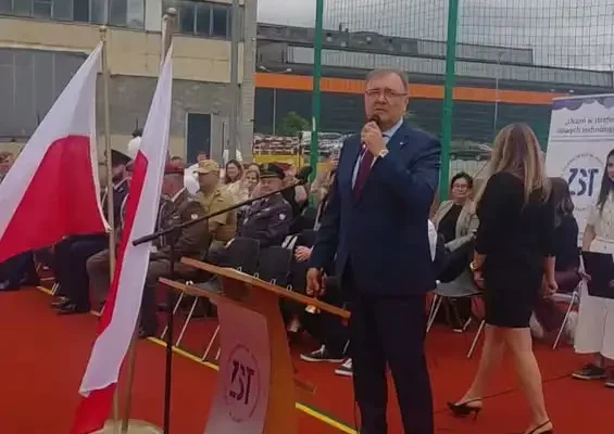 Starosta Śremski zainaugurował rok szkolny w ZST – balony i życzenia dla uczniów