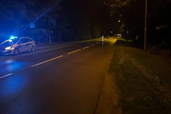 Plama substancji ropopochodnej w Zbrudzewie – interwencja OSP Śrem