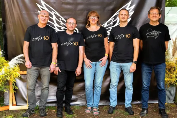 Jerzy Hołownia o zespole „Byle do góry”: muzyka, góry i ludzie – wywiad przed koncertem w Śremie