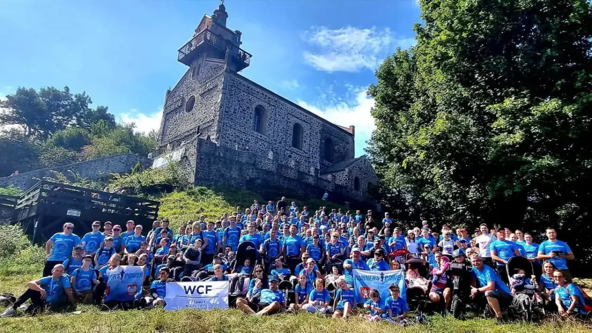 Runner’s Power ze Śremu zdobyli Ślężę z 37 dziećmi z niepełnosprawnościami