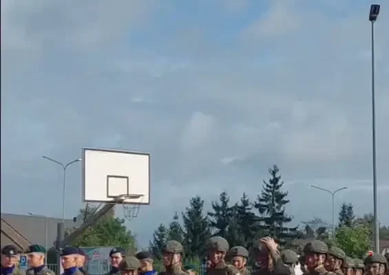 Ślubowanie klas mundurowych w Śremie. Nowe porozumienie z policją