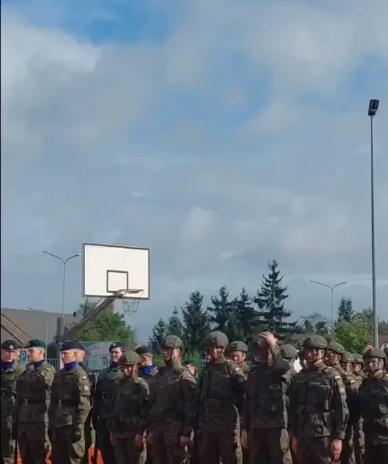 Ślubowanie klas mundurowych w Śremie. Nowe porozumienie z policją