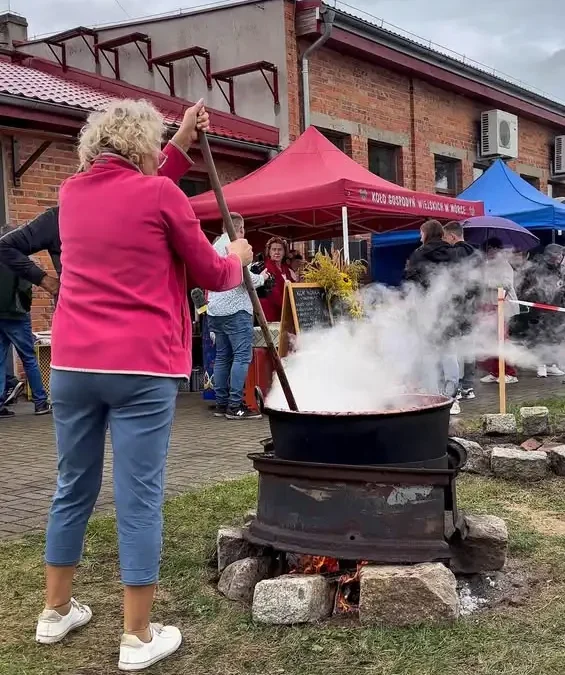 Śliwkowe Love w Mórce – w wielkim kotle smażą się powidła