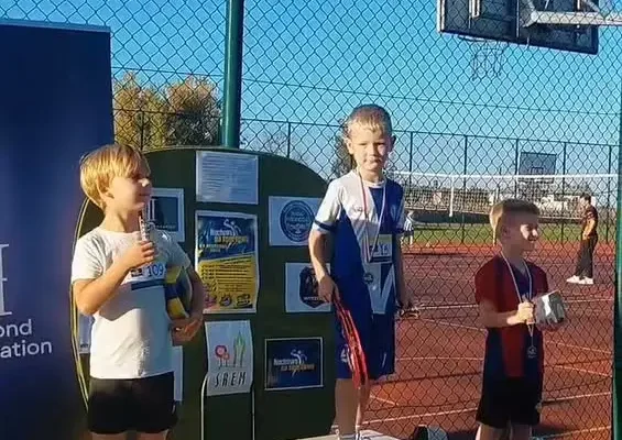 Sportowa niedziela w Nochowie: rodziny rywalizowały w biegach i siatkówce