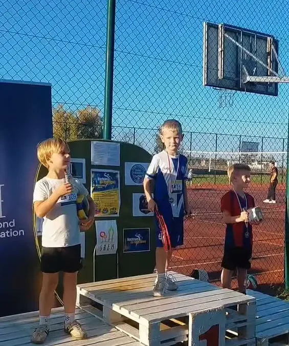 Sportowa niedziela w Nochowie: rodziny rywalizowały w biegach i siatkówce