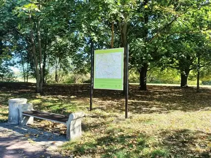 Region śremski stawia na turystów – nowe tablice i stojaki rowerowe