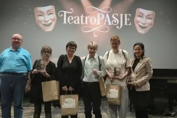 Podopieczni Środowiskowego Domu Samopomocy w Śremie wyróżnieni na TeatroPASJE