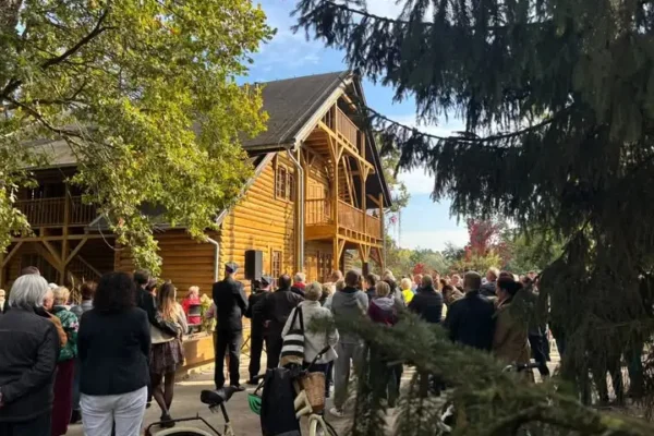 Wyspa Edwarda w Zaniemyślu znów otwarta – tłumy na inauguracji