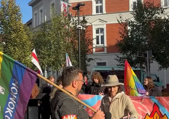 Kolorowy marsz przeszedł ulicami Śremu. Trzeci „Karnawał dla Równości”