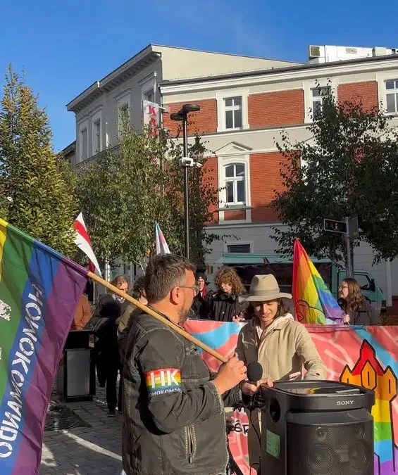 Kolorowy marsz przeszedł ulicami Śremu. Trzeci „Karnawał dla Równości”